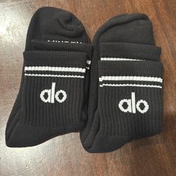 2 Black Pairs Alo Yoga Throwback Socks 