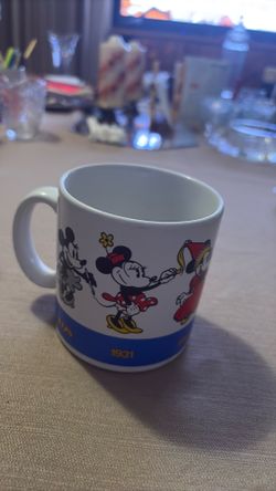 Applause Minnie Draws Minnie “Through the Years Mug Cup # 33098 Minnie Mouse