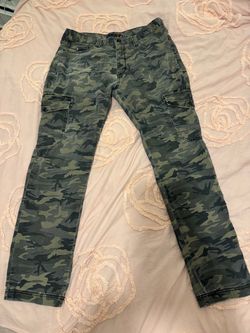 G by GUESS Men’s Green Camo Cargo Pants – Size 34