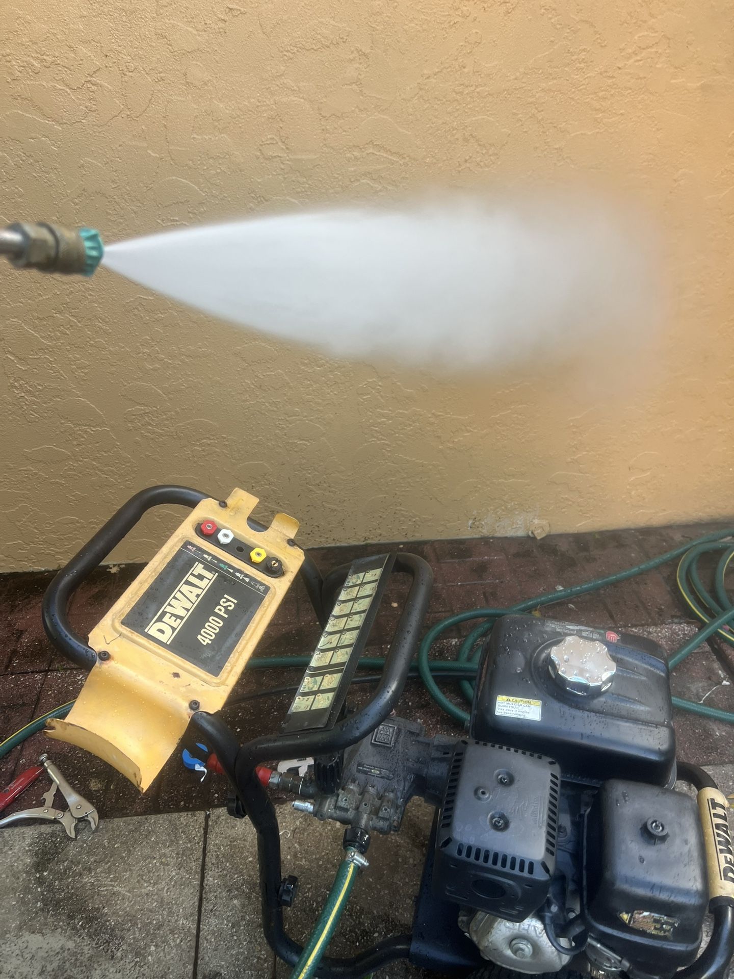 Dewalt Pressure Washer Pressure Cleaner 4000 Psi / 4.0 Gpm Works Great For Your Business
