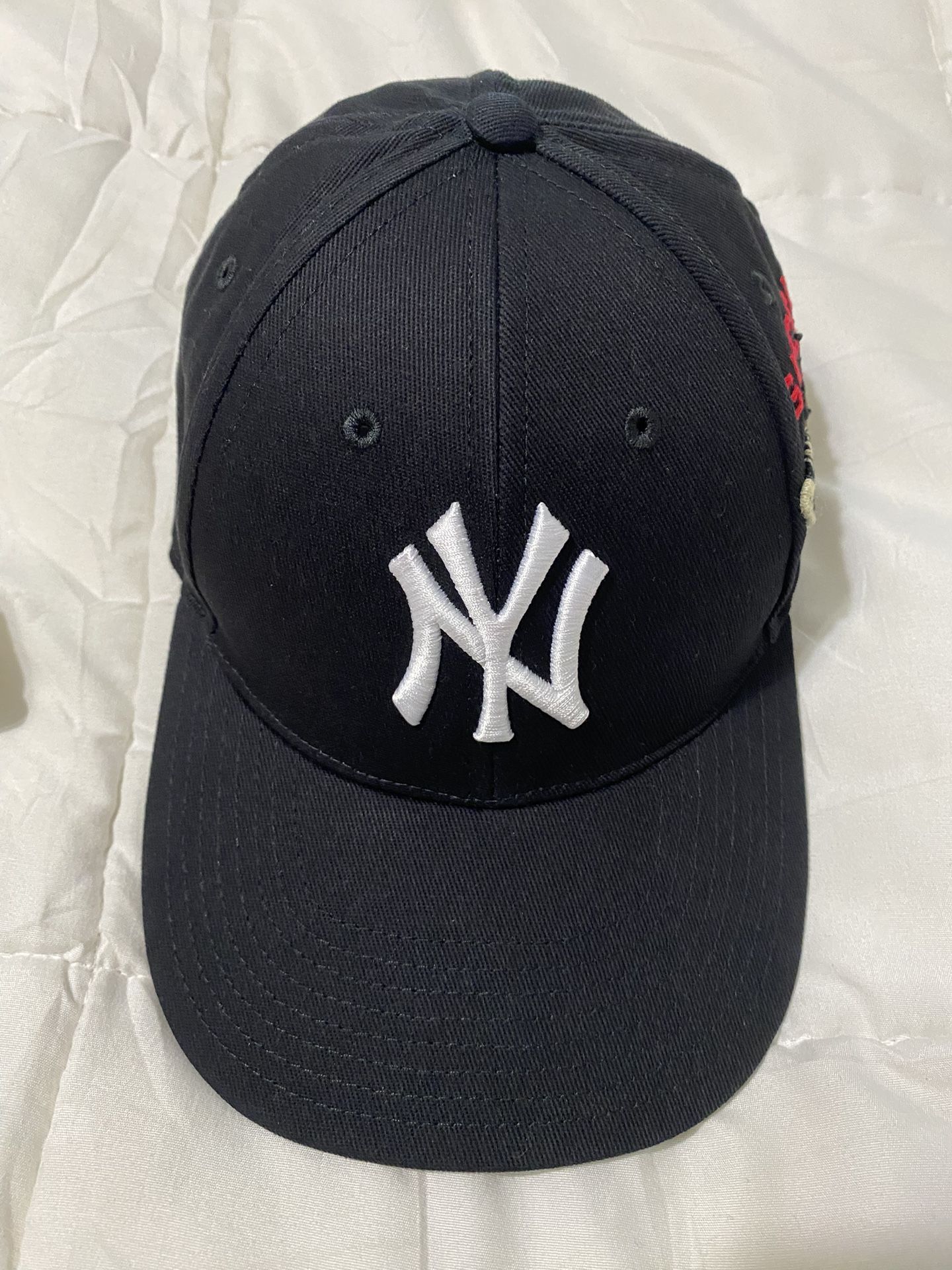 Brand New New York Yankee Gucci Hat Black 100 % authentic
