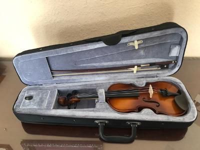 1/8 Size Violin with Bow & Case unbranded, Good condition