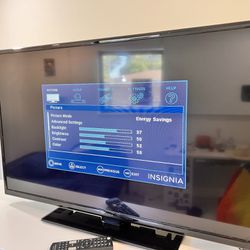 Insignia TV (40”) With Chromecast