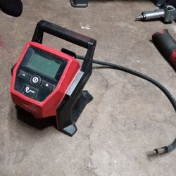 Milwaukee M12 Cordless Air Inflator 