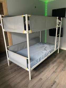 Bunk bed with mattress