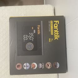 Fanttik S300 Cross Portable Air Inflator 75 PSI Max Black Air Compressor