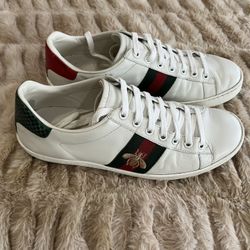 Women's Gucci Ace sneaker with bee Size 38.5 US 8.5