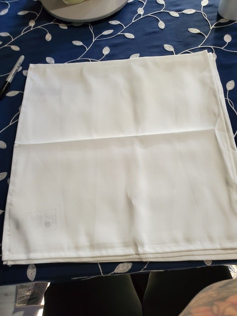 17x17 Inches White Polyester Napkins