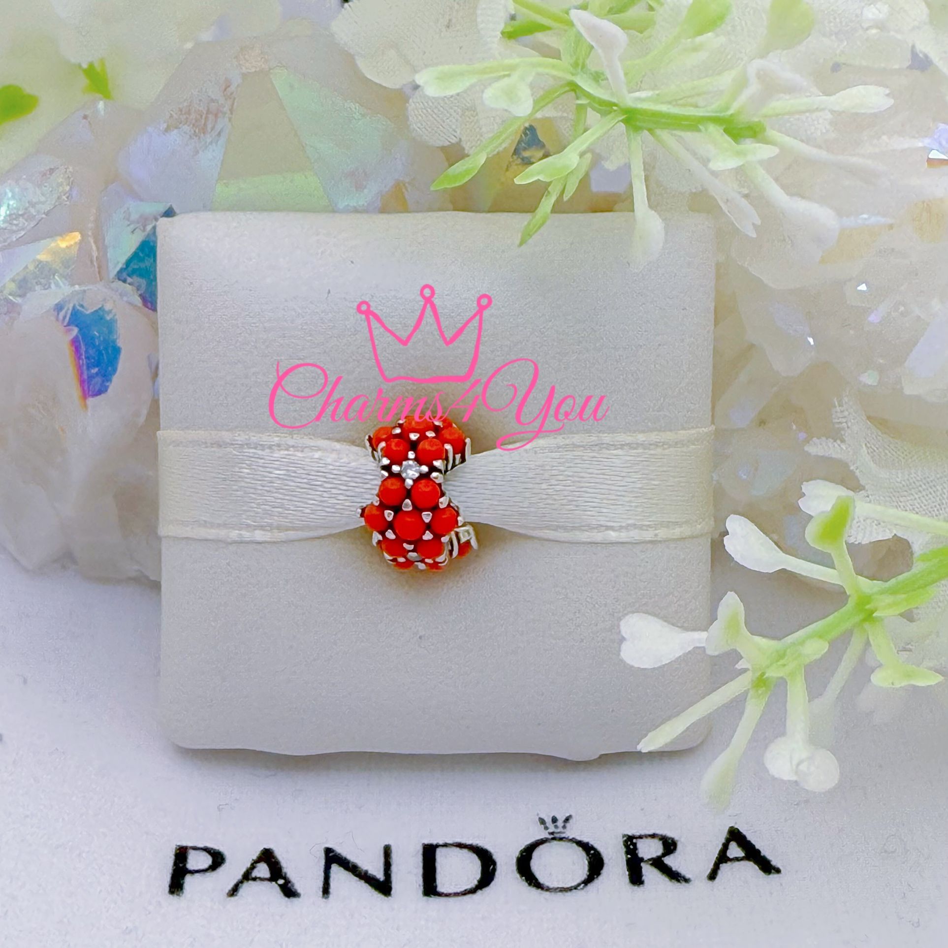 Adorable Charm 925 silver for Pandora moments bracelet.
