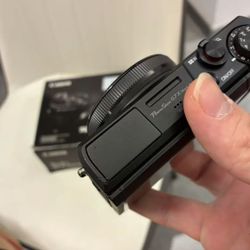 Canon PowerShot G7X (G7X mark I)20.3 MP Optical 4.2X Zoom Digital Camera 