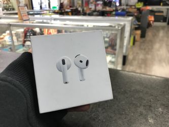 🎧 Apple AirPods 4 (USB-C Charging Case) – Excellent Condition