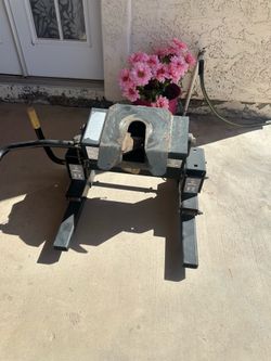 Fifth wheel hitch for sale