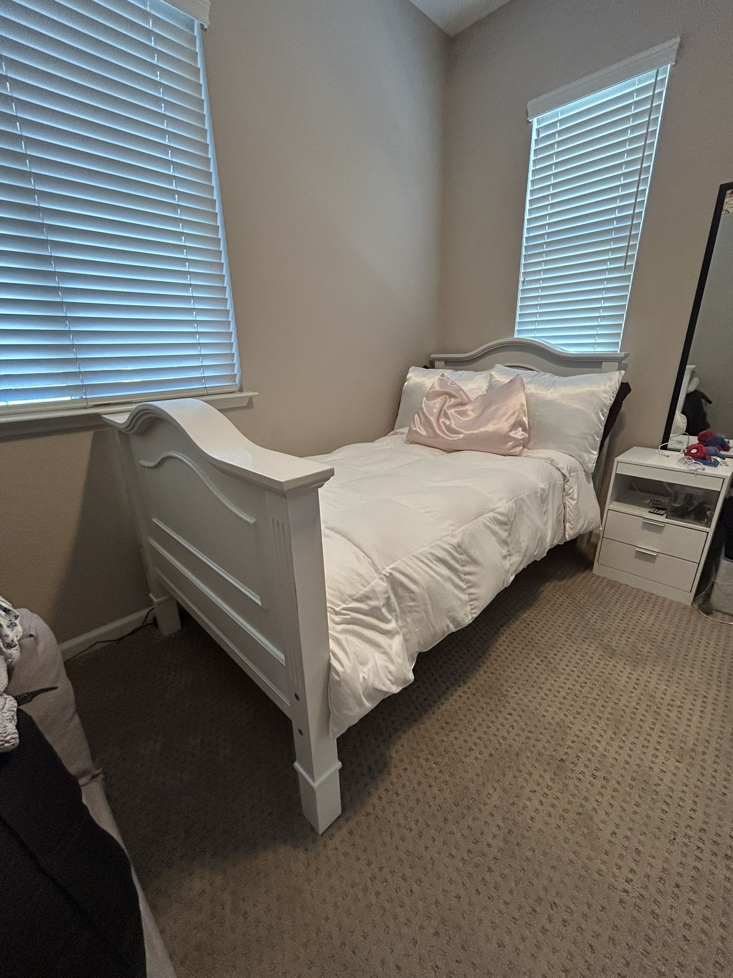 Twin bed