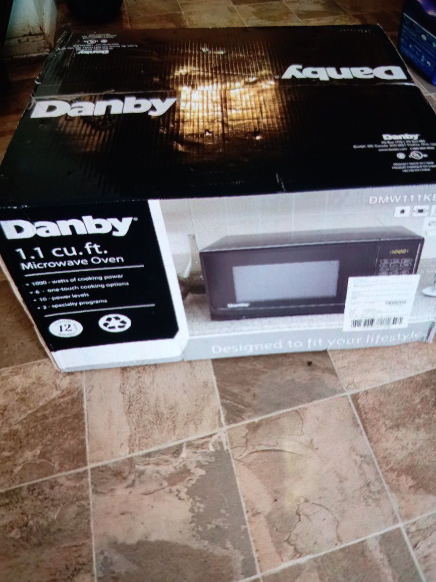 Brand New D A N B Y 1.1 Cubic Feet Countertop Microwave This Is Cool Pay 145 Never Used Then Packed Up