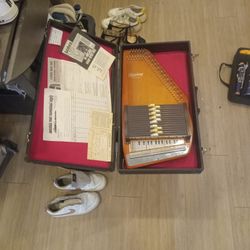 Vintage Autoharp. 1975