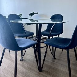 Dining Table + chairs