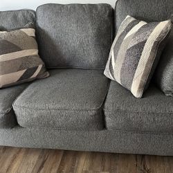 Rooms To Go Couch / Sofa 