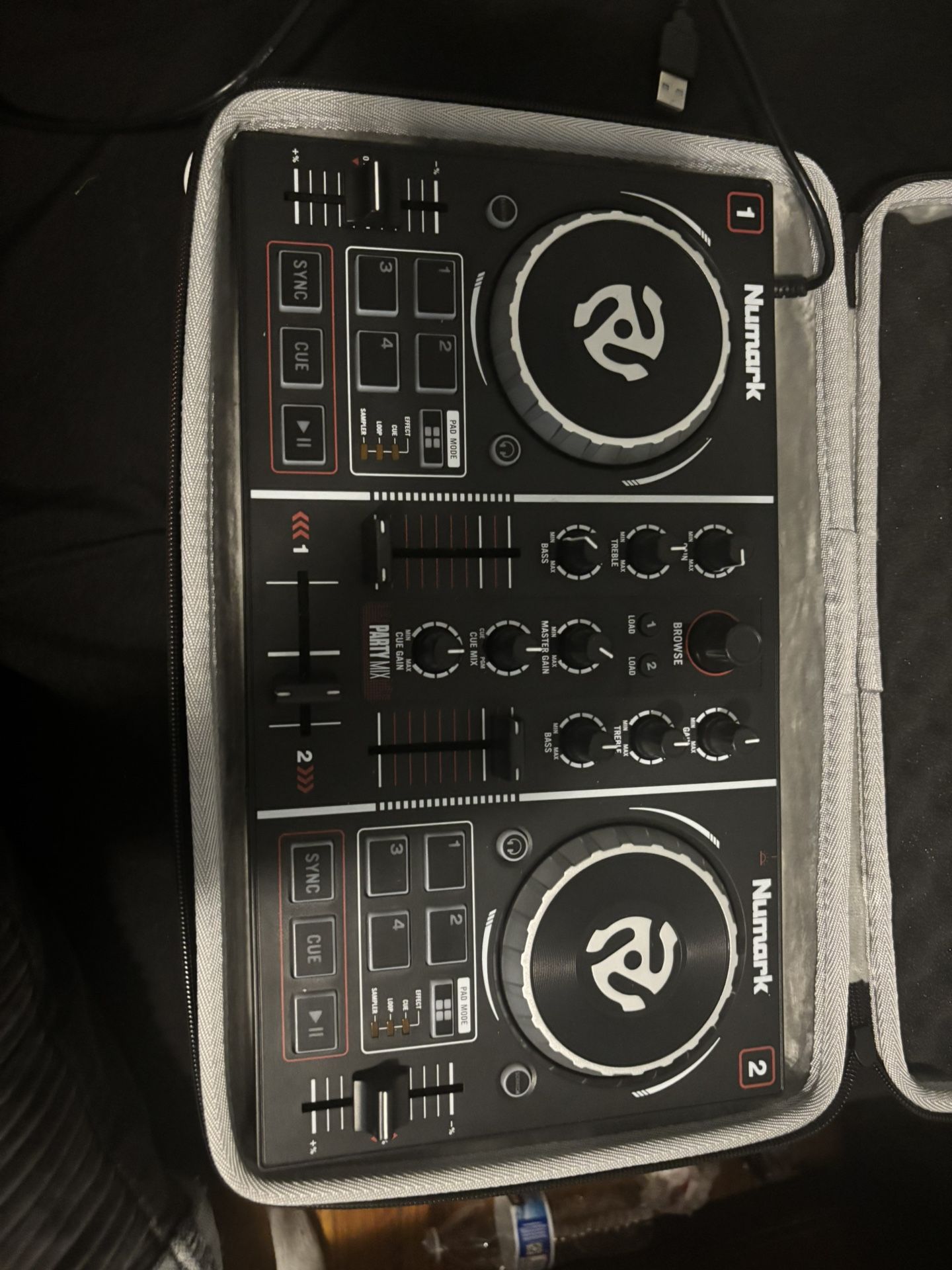 Numark Party Mix ( With Carying/travel Case )