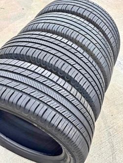 235/55=19 Michelin Selling a set of 4 tires in excellent condition 🫡