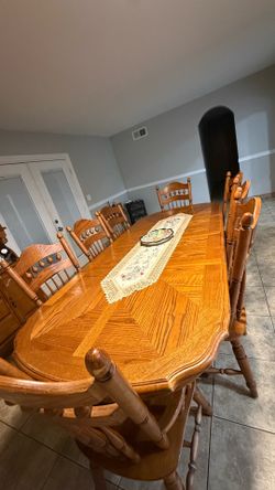 Beautiful Solid Oak Dining Room Set – Seats 6 or 8 | Excellent Condition