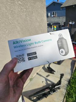 AlkiVision 2K Wireless Light Bulb Security Camera - NEW