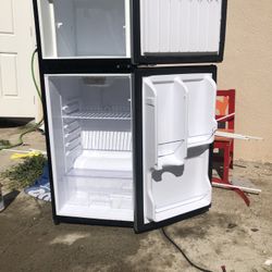 Mini Fridge Magic Chef