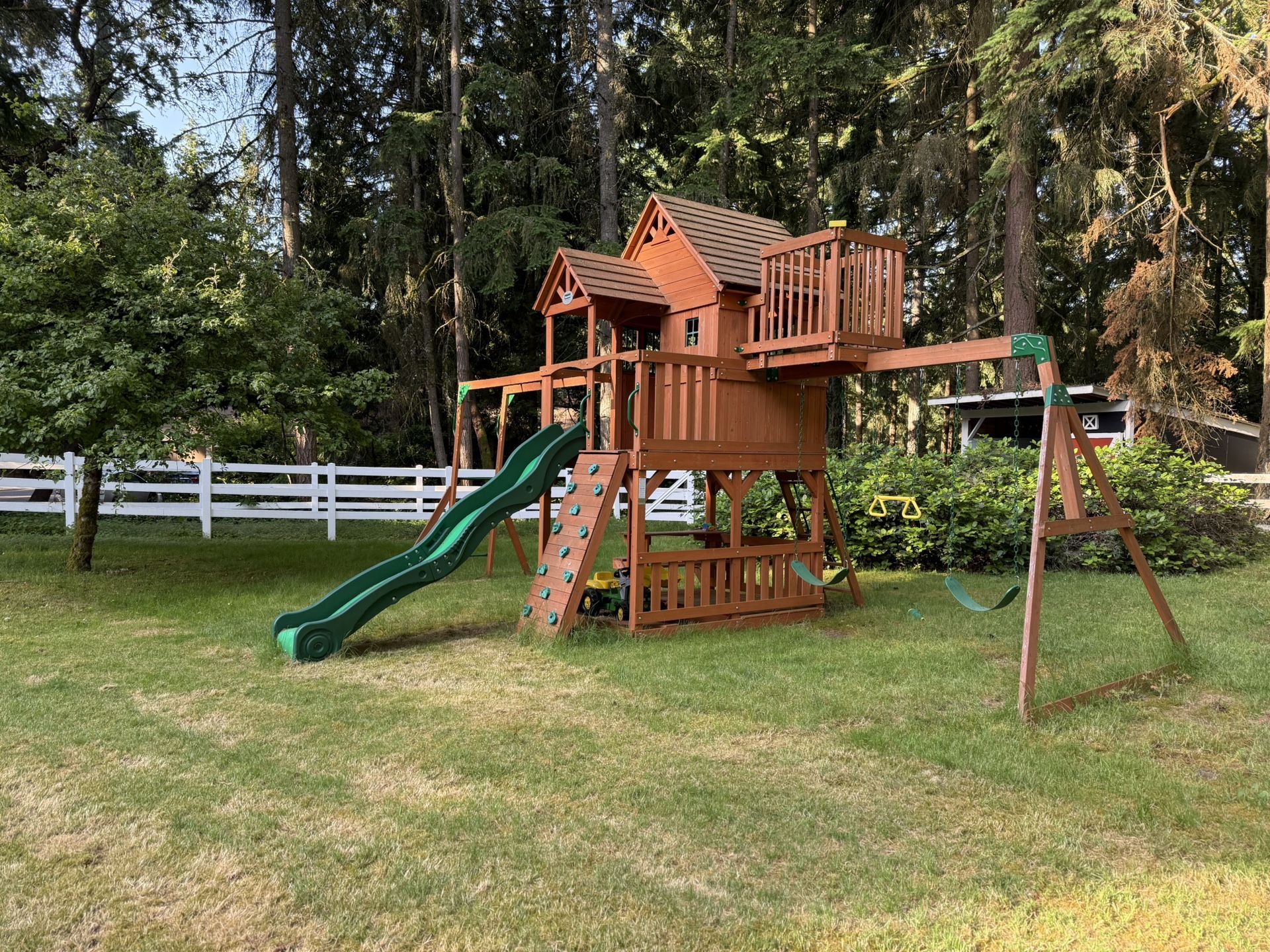 Backyard Discovery Play-set