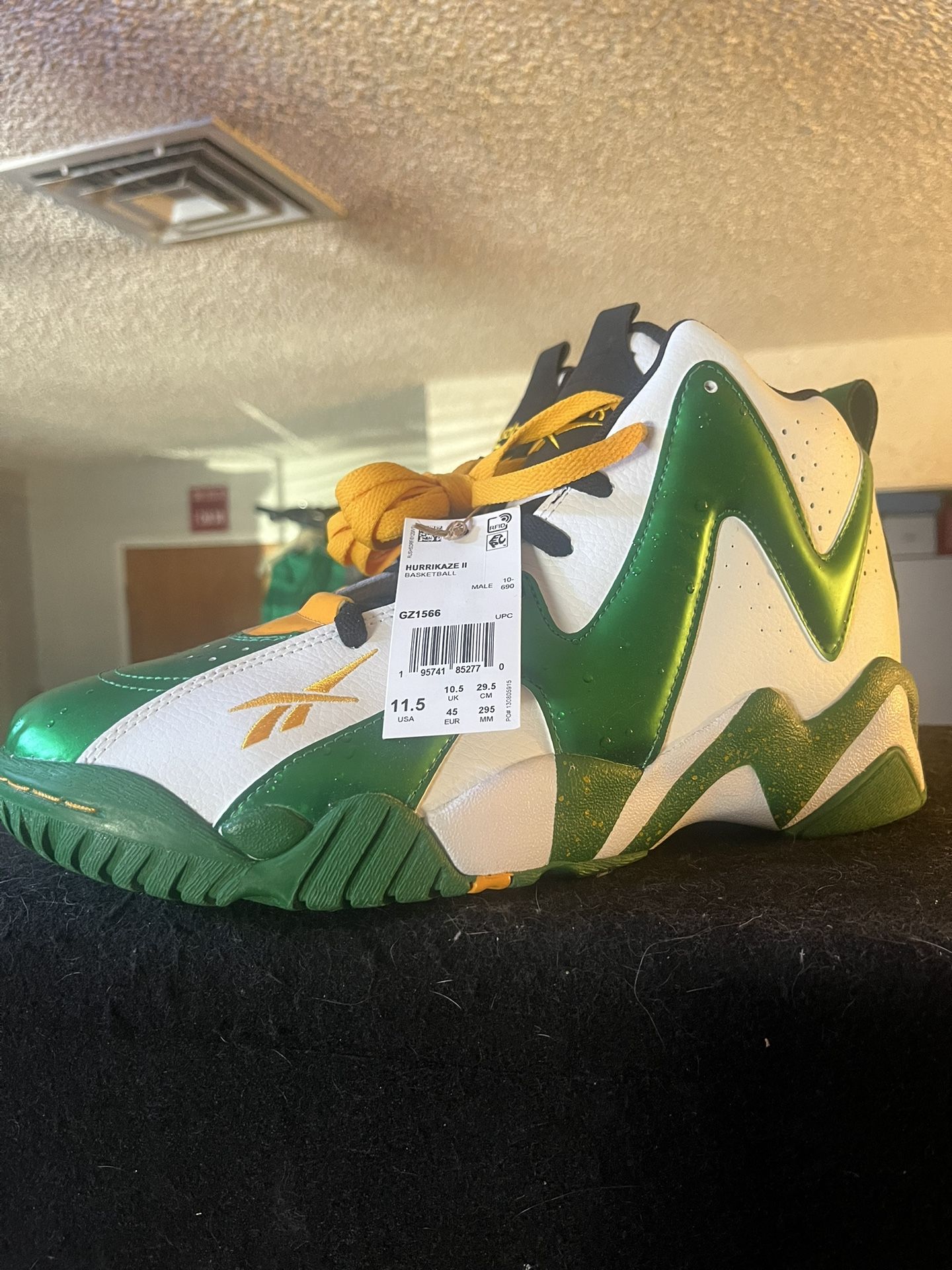 Kamikaze Reeboks/Sean Kemps 