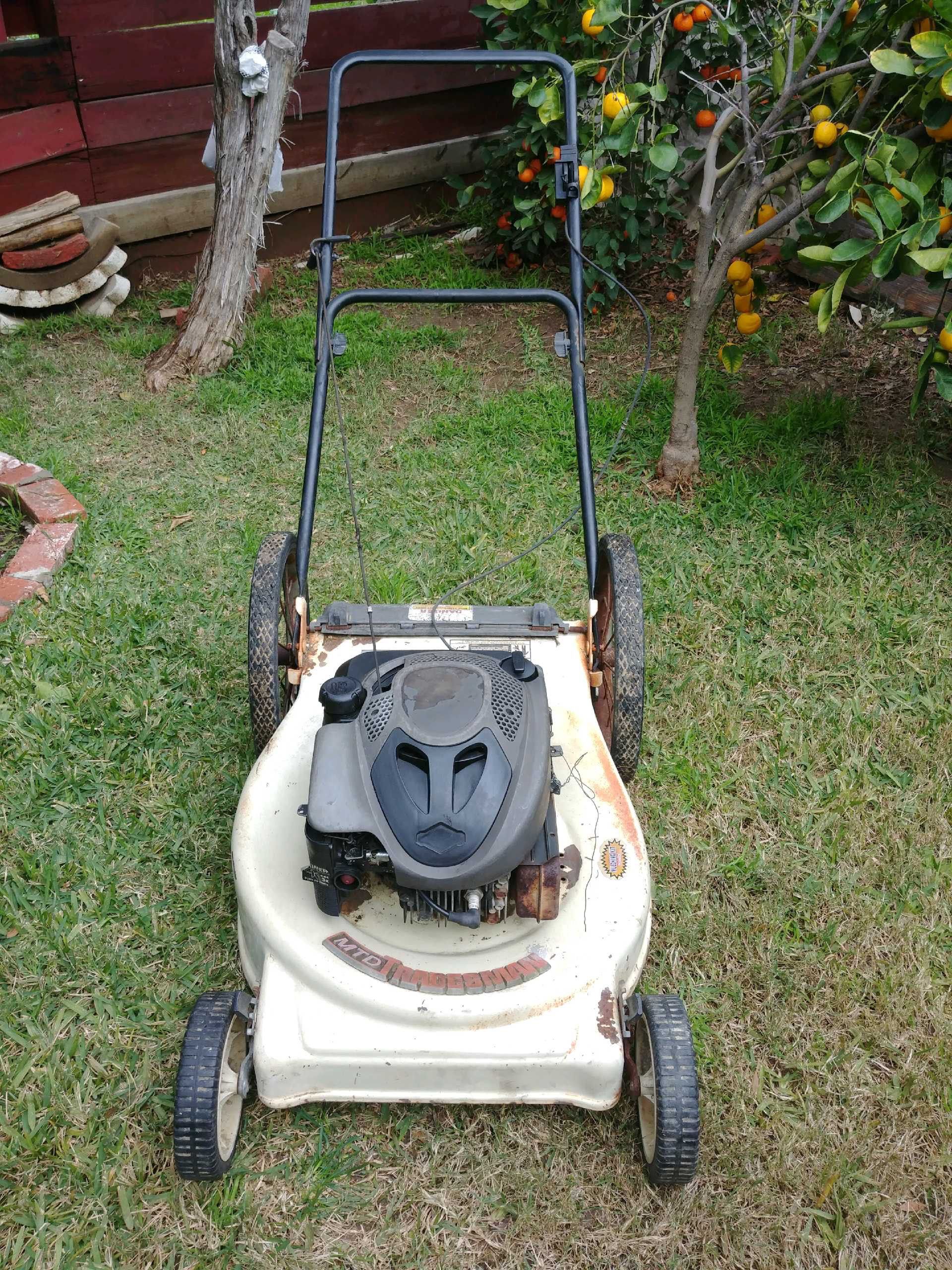 MTD TRADESMAN LAWN MOWER DE PUSH PRENDE BIÉN Y TRABAJA BIÉN,NO BOLSA..NO PROBLEMAS