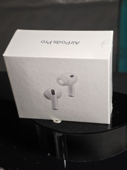 Apple AirPods Pro 3 in Box