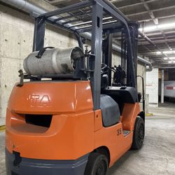 EXCELLENT 7000 lb TOYOTA forklift for sale