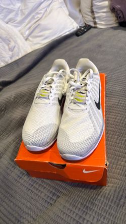 New women’s Nike Trainers size 10