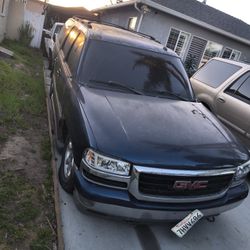 GMC Yukon 2002 Part Out, As Is. 