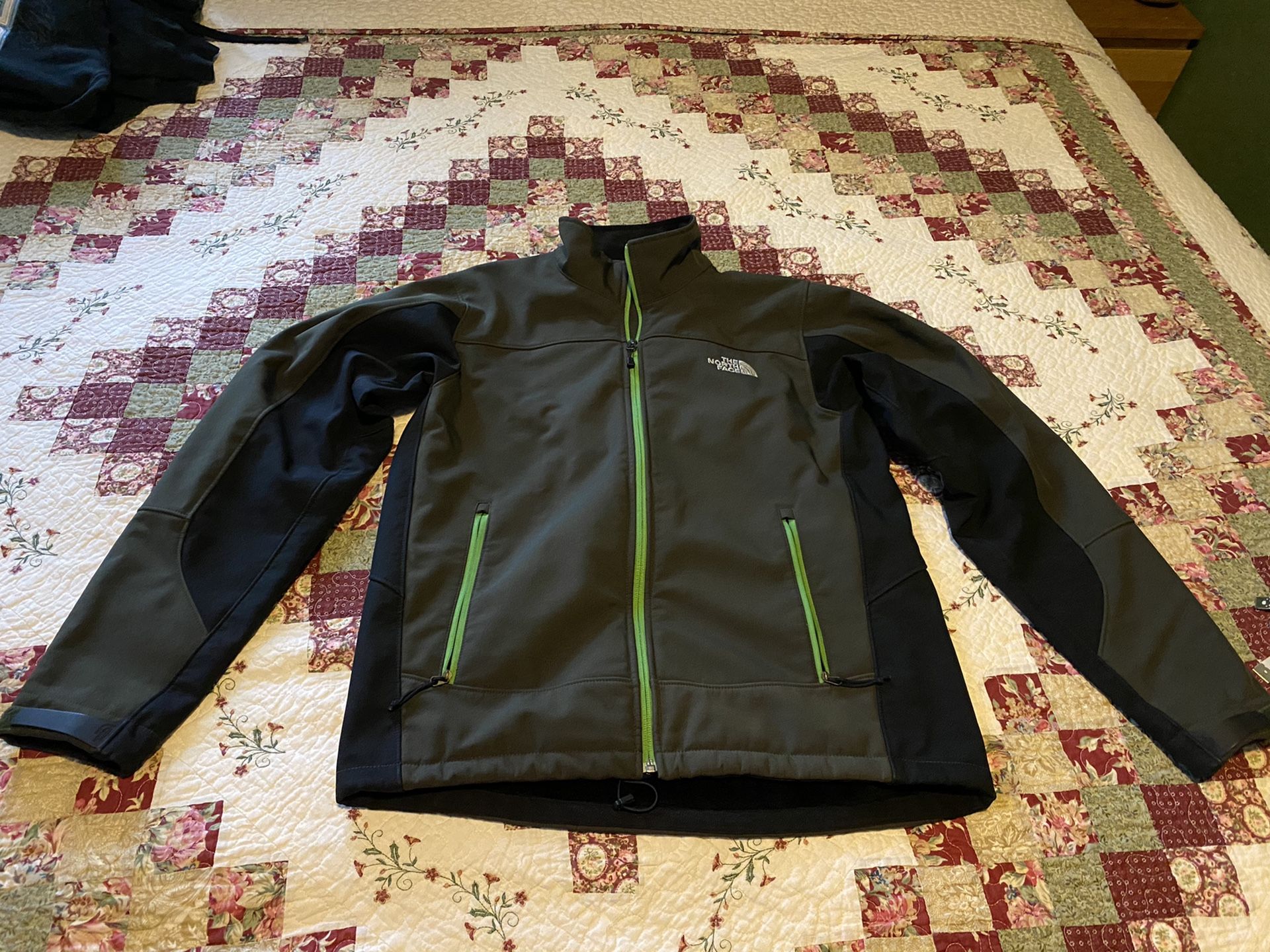 Men’s north face jacket size s/p