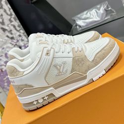 Louis Vuitton Men’s Sneaker With Box New 