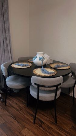 Dining Table & 4 Chairs