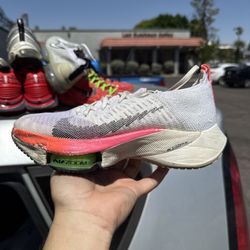 Nike Air Zoom Tempo Next Flyknit