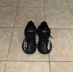 Balenciaga track signature