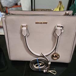 My Michael Kors Light Pink Pruse 