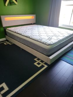 NEW QUEEN-SIZE PILLOW TOP MATTRESS AND BOX SPRING 🆕️