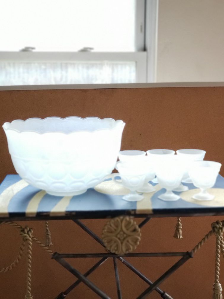 Glass (spiked) punch bowl/8 cups - NOT FREE