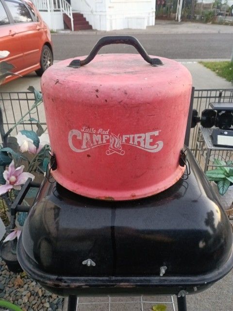 Camco Little ♥️ Red 🔥 Campfire For Sale.