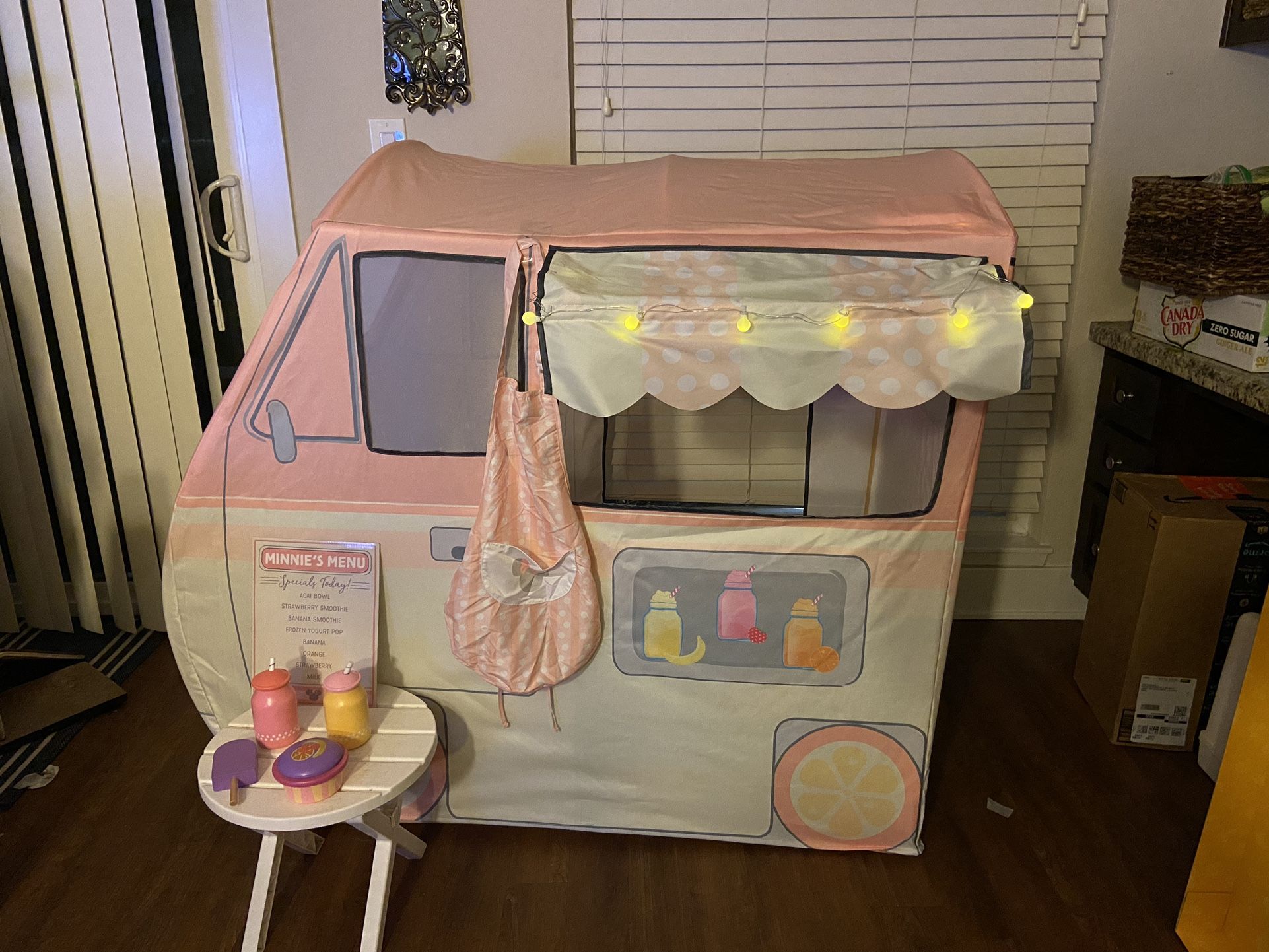 Minnie Mouse Smoothie Bus Play Tent With Lights NEW! Included Accesssories Perfect Gift For EASTER!!