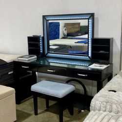 Vanity Desk $10 Down Payment And Financing Available
