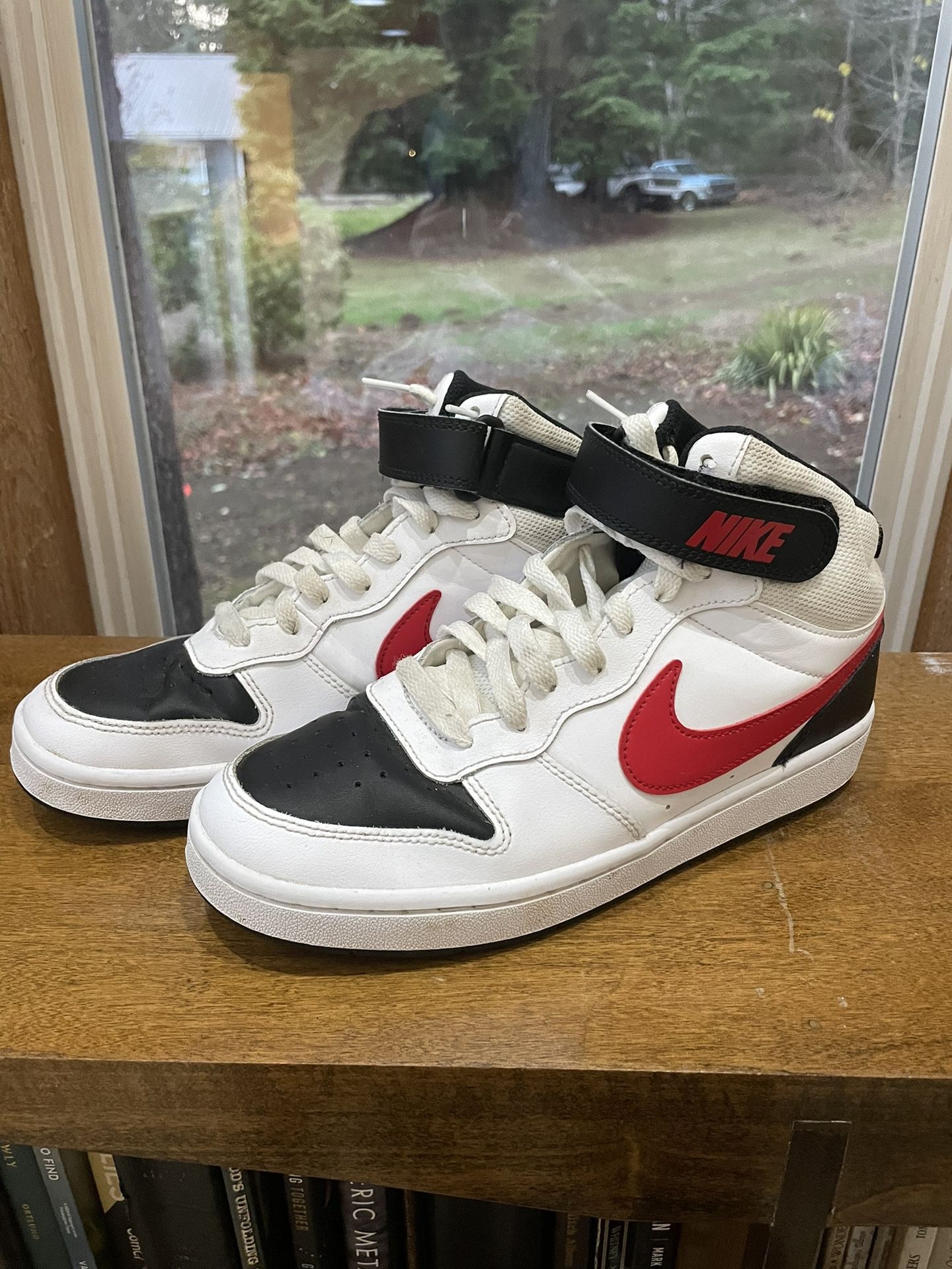 Kids Youth Nike Size 6.5Y