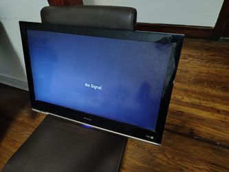 32" Hitachi TV