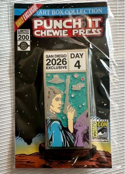 DCC 2026 Punch It Chewie Press Princess Leia Glitter Enamel Pin Sunday Day 4