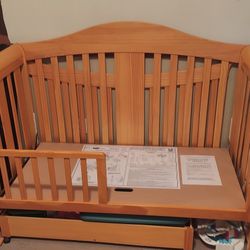 Crib / Toddler Bed