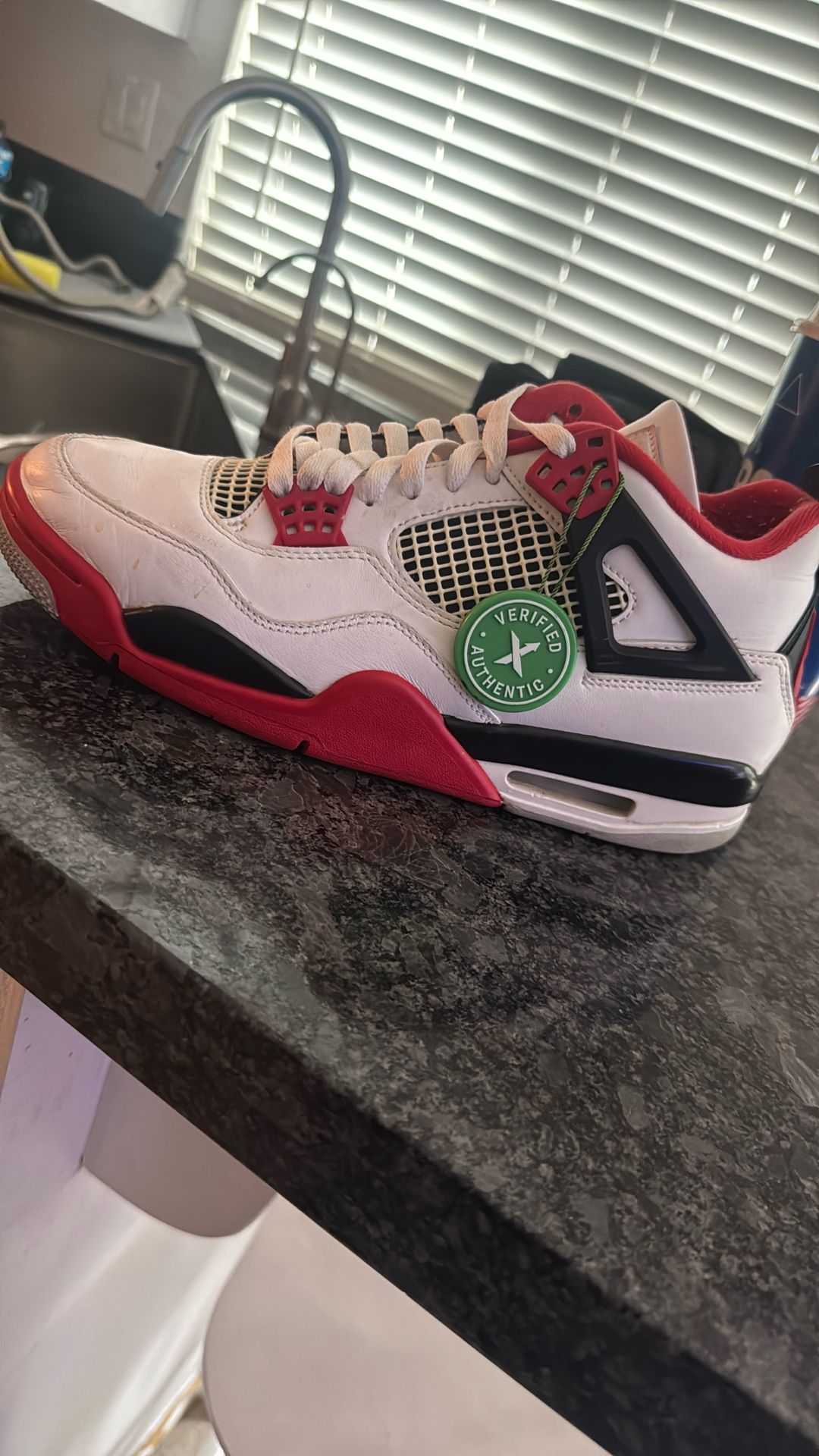 Jordan Retro 4 Fire Red 