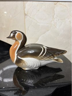 Vintage Lomonosov  porcelain goose figurine USSR “kazarka”